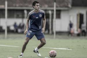 De volta ao Santos, Felipe Aguilar faz treino leve na academia