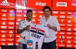 'Ninguém tem cadeira cativa', diz Tchê Tchê em apresentação oficial no São Paulo