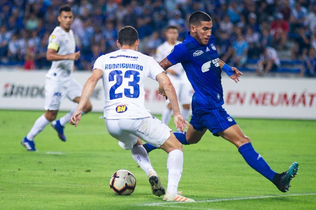 Cruzeiro vence no Equador com gol de Rodriguinho e segue 100% na Libertadores