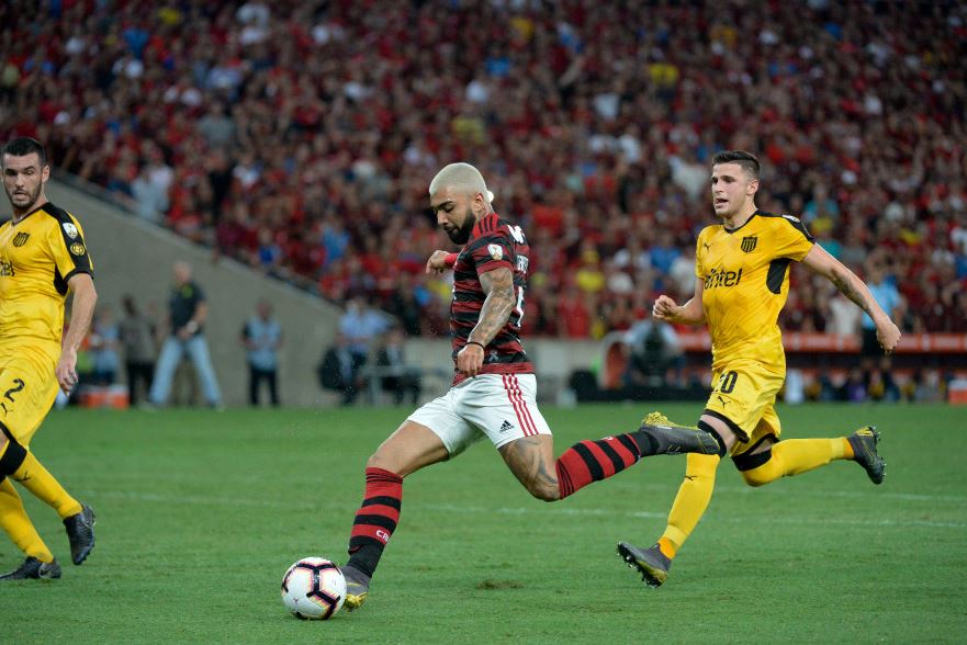 Atacante vê expulsão injusta e revela tristeza do elenco flamenguista