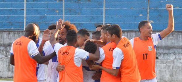 Festa confirma forte união entre os jogadores do Água Santa. Foto: Michel Sanches