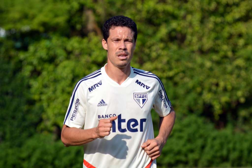 Hernanes volta aos gramados, mas está fora do clássico contra o Palmeiras
