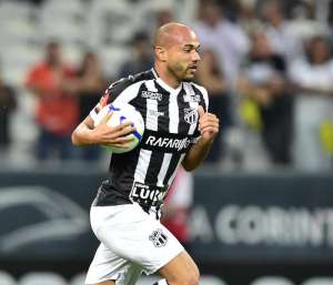 Roger revela mágoa com o Corinthians, mas agradece Andrés: 'Cara que admiro'