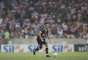 Provável substituto de Castán em semi, Ricardo ganha elogios de Werley no Vasco