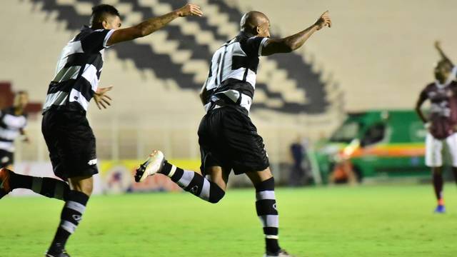 Macena marca em vitória do XV - Michel Lambstein