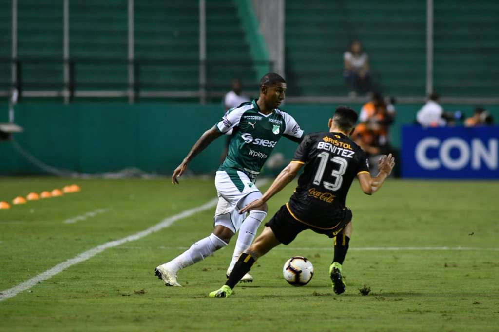 Argentinos Juniors-ARG e Deportivo Cali-COL saem na frente