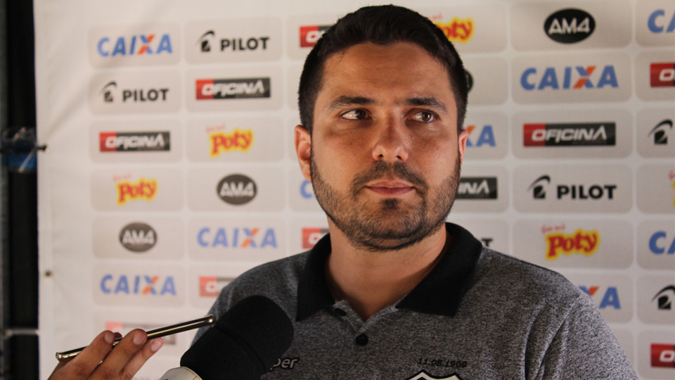 Ponte Preta surpreende e anuncia demissão de dirigente