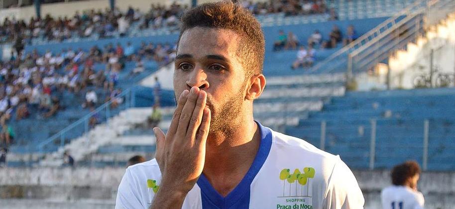 Alvinho fez três gols na goleada do Netuno. (Foto: Michel Sanches)