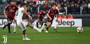 ITALIANO: Juventus vira sobre o Milan e pode ser octacampeã neste domingo