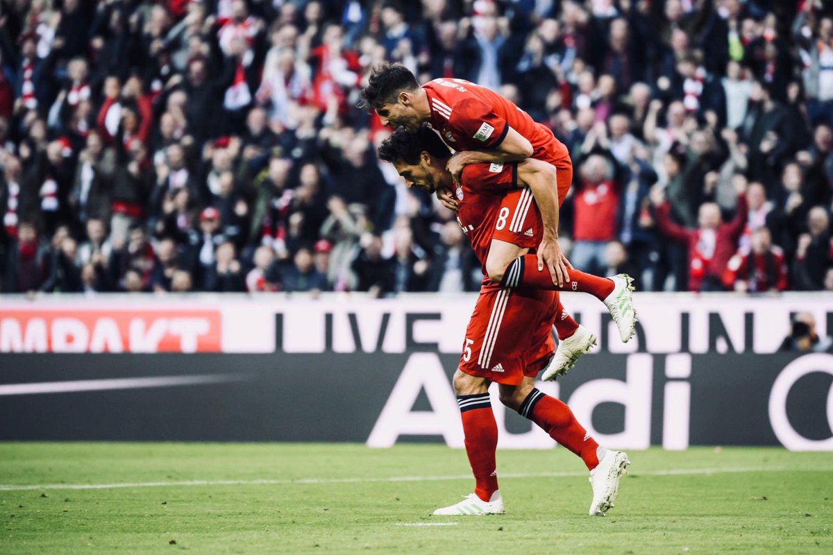 ALEMÃO: Com 1º tempo arrasador, Bayern goleia Dortmund por 5 a 0 e assume ponta