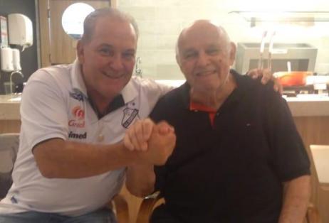 João Vallim e Pepe: ânimo extra à Inter. Foto: Edmar Ferreira