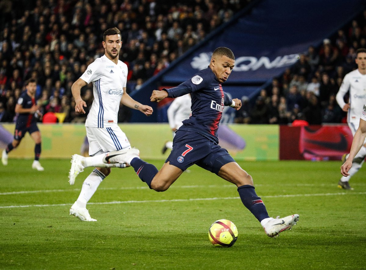 FRANCÊS: Paris Saint-Germain empata com o Strasbourg por 2 a 2 e adia título