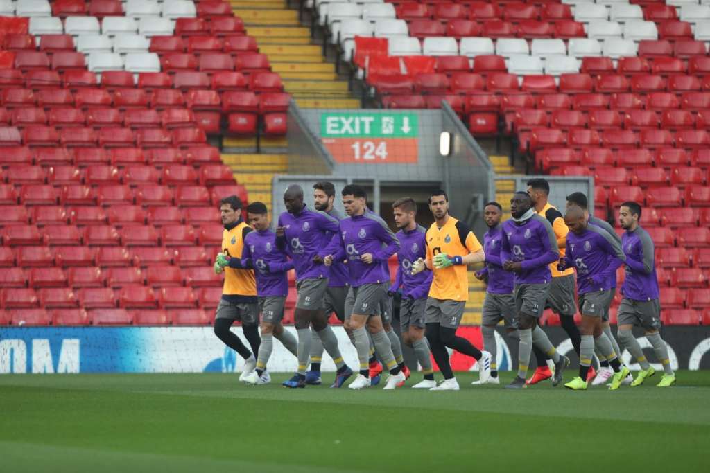 Técnico do Porto mantém Alex Telles como dúvida para jogo de ida