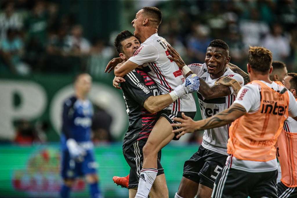 Tiago Volpi pede pés no chão após classificação: 'Temos de chegar ao título'