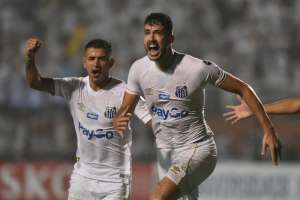 Após queda nos pênaltis, Gustavo Henrique diz que Santos sai de 'cabeça erguida'