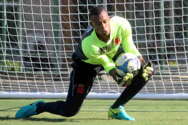 Alagoano: CSA está perto de contratar goleiro do Vasco por empréstimo