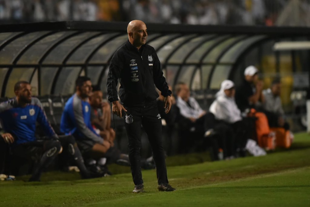 Sampaoli vê estilo fortalecido mesmo com queda: ‘Não trairei essa forma de jogar’