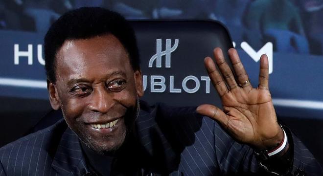 Internado em São Paulo, Pelé vai retirar cálculo renal 2 0002050380689 img