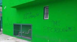 Arena do Palmeiras é pichada em protestos contra Leila Pereira, Borja e organizada