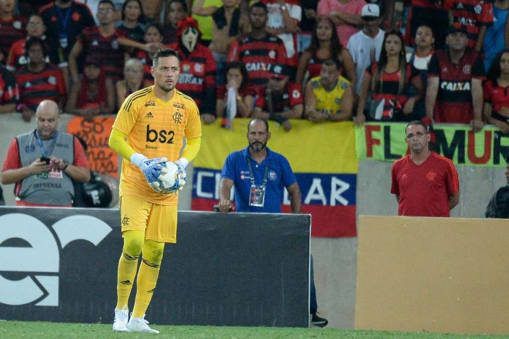  Diego Alves pede cautela contra San José e diz que partida é vital ao Flamengo