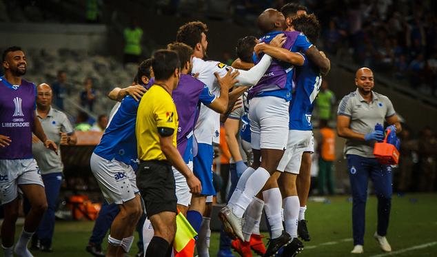 Cruzeiro 4 x 0 Huracán-ARG – Fred faz três, Raposa goleia e se classifica na Liberta