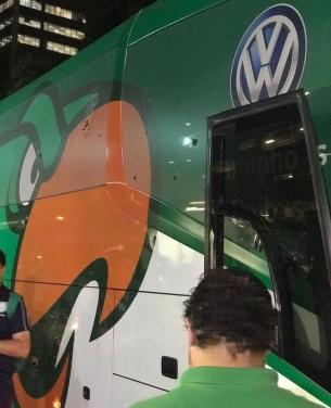 Piriquitão apedrejado pela torcida