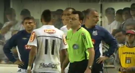 Santos só bateu Atlético-GO por dois gols no jogo do bate-boca de Neymar com Dorival