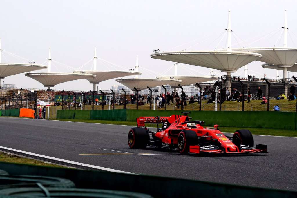 Vettel prevê bom final de semana na China: 'Carro tem mais potência que pensava'