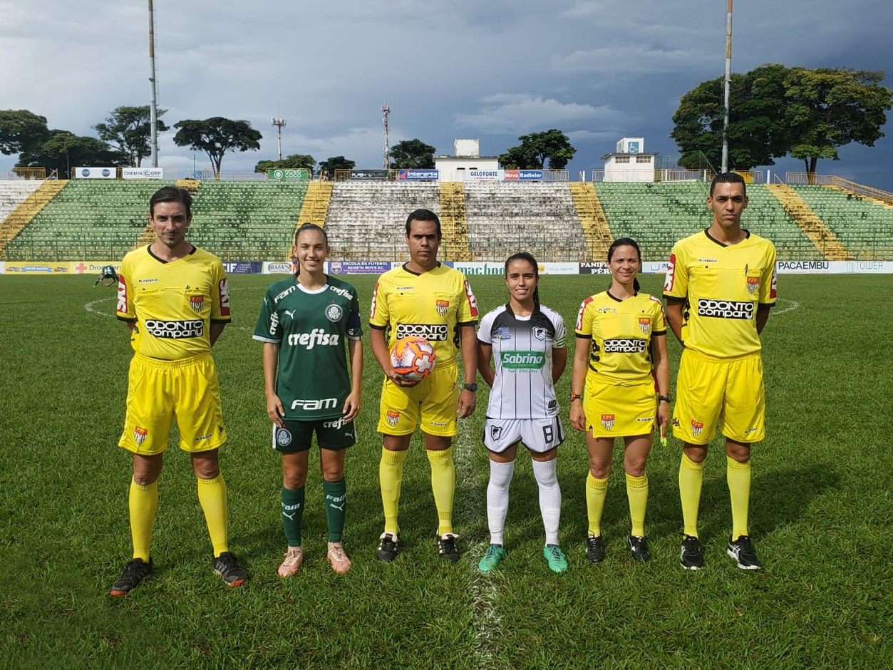 Paulistão Feminino: Santos goleia Portuguesa e assume vice