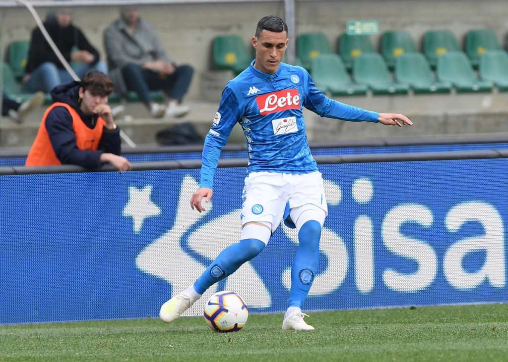 Napoli vence lanterna fora de casa e adia título da Juventus no Italiano