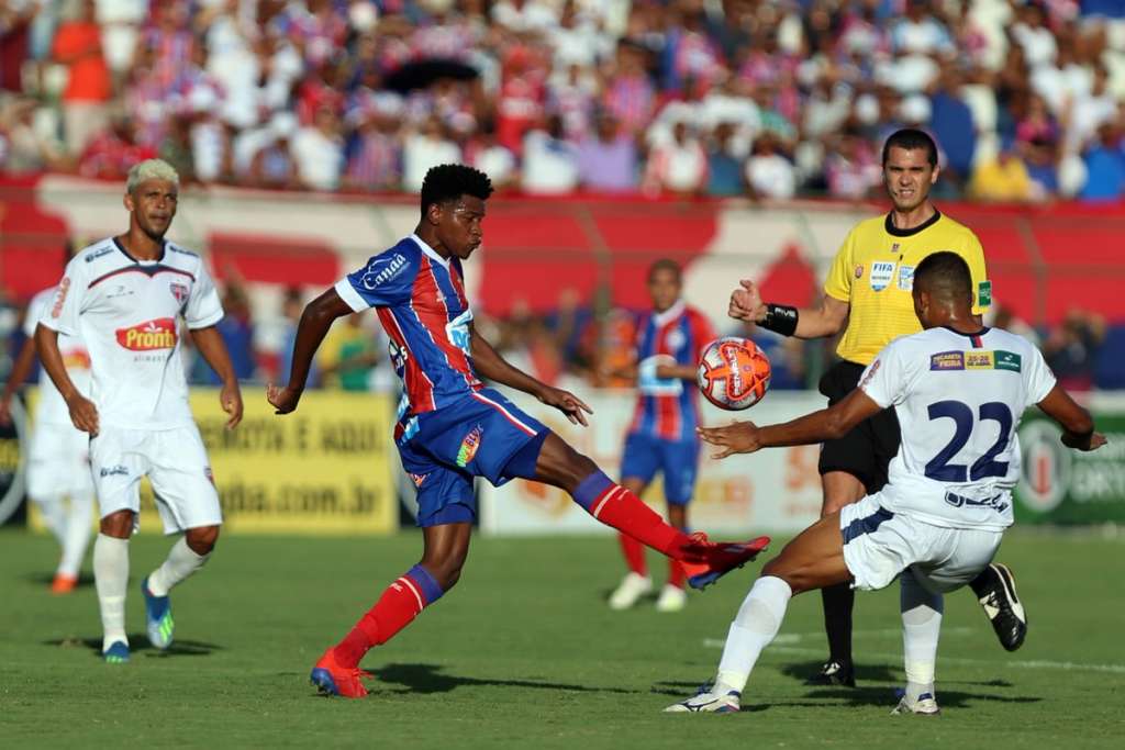 Tremendão perde chances, cede empate no final e fica longe do 2º título
