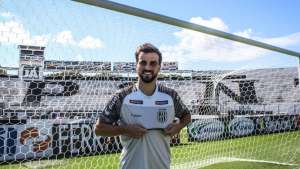 Ponte Preta garante que 'Chinelinho do Majestoso' trabalha 12 horas por dia