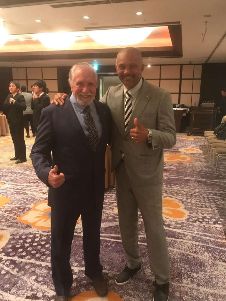 Luís Flávio Buongermino, à esquerda, segue em alta no Japão