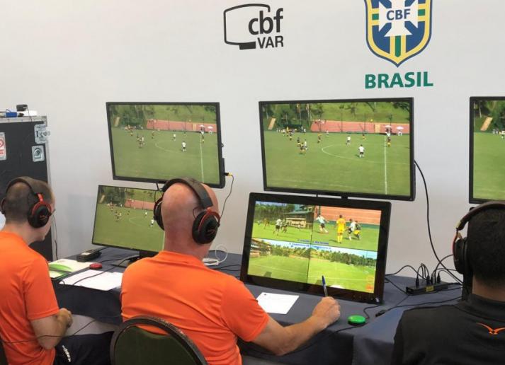 Muito VAR e pouca magia: O momento do futebol brasileiro