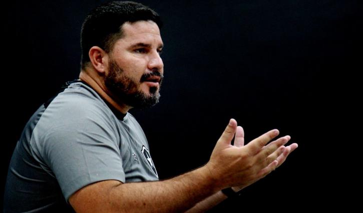 Novo técnico do Botafogo, Eduardo Barroca promete coragem e resultados imediatos