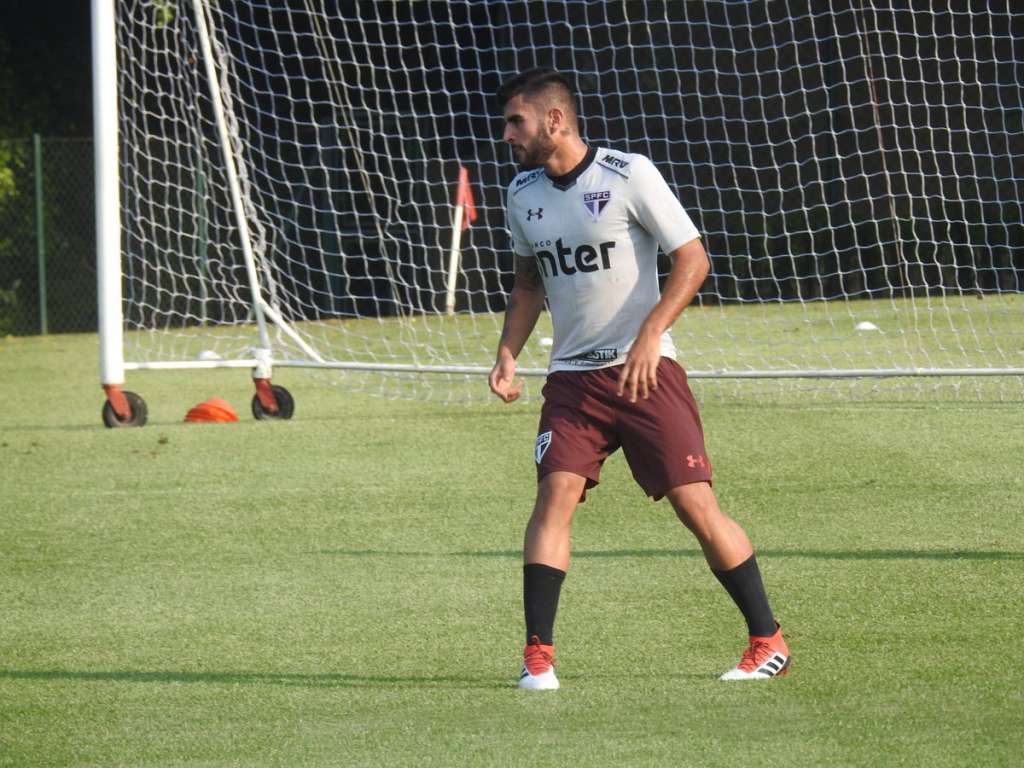 Exames confirmam alteração muscular e Liziero é dúvida no São Paulo para final
