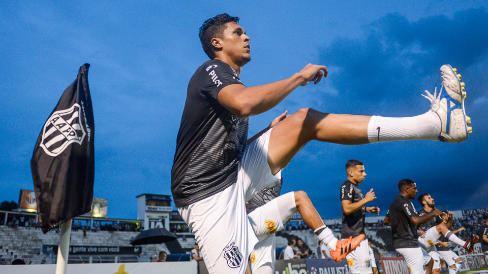 Ponte Preta emite nota oficial para negar direito de imagem atrasado