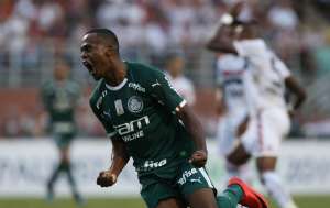 Recuperado de lesão, atacante volta a treinar no Palmeiras