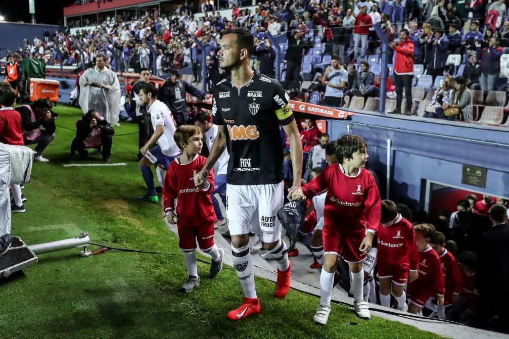 Réver treina no Atlético-MG e aumenta chances de jogar decisão do Mineiro