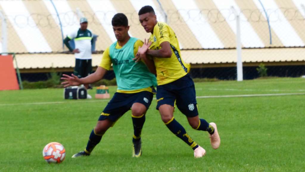 Revelado pela Caldense, zagueiro é emprestado por um ano ao Cruzeiro (Foto: Renan Muniz / Caldense)