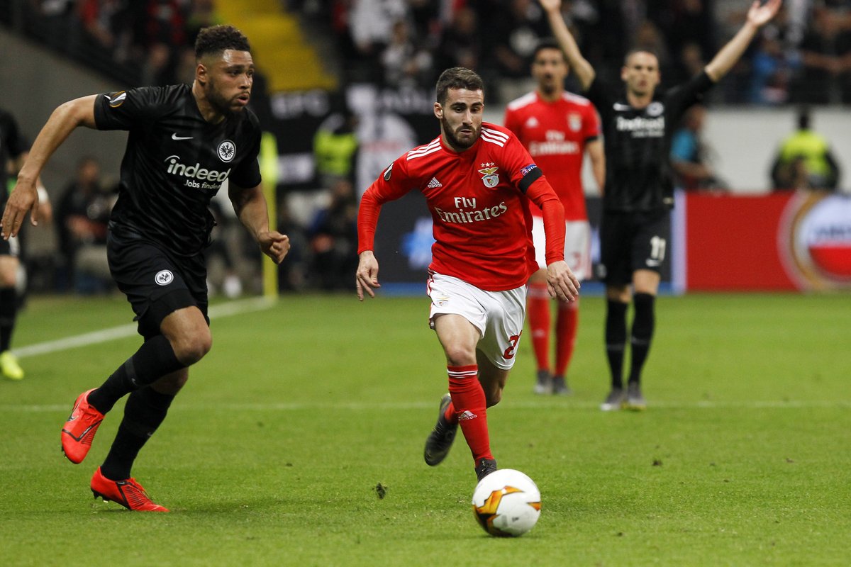 LIGA EUROPA: Com gol ilegal, Eintracht elimina Benfica e pegará Chelsea na semi