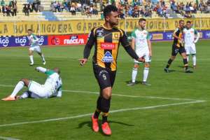 Com 35 gols em 42 jogos, atacante panamenho entra na mira do Athletico