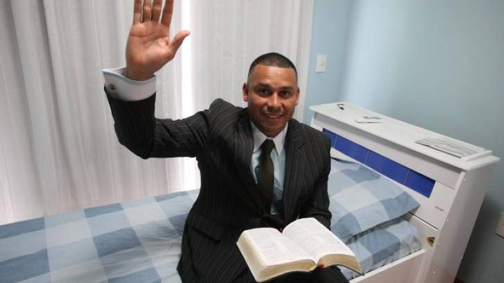 Valdiram posou para fotos durante um de seus tratamentos