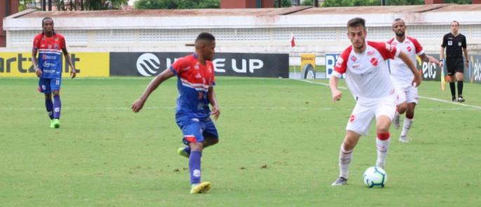 Vila Nova começou bem, mas depois levou a virada