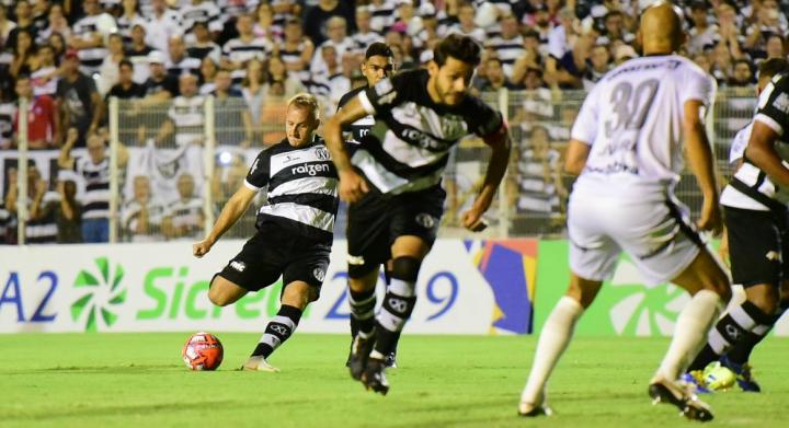 Alemão abriu o placar em cobrança de falta