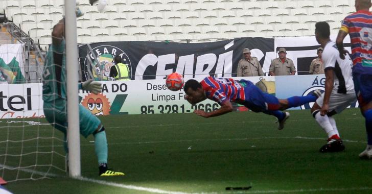 Peixinho e gol de Roger Carvalho para o Fortaleza