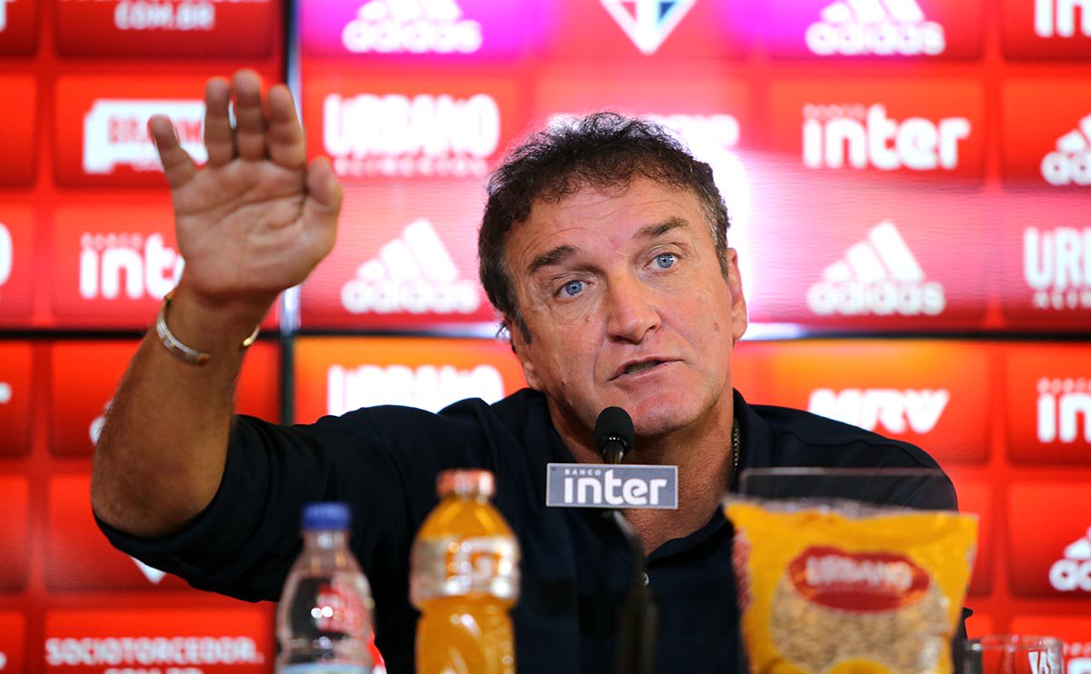 Cuca diz que vice ‘dói muito’, pede desculpas aos torcedores e agradece Mancini