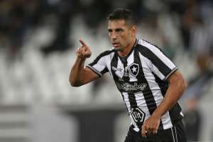 Sem Diego Souza e Kieza, Barroca prepara Botafogo para estreia no Brasileirão