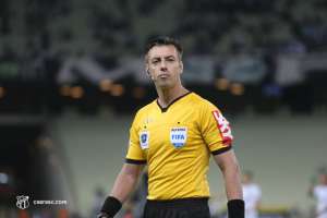 Trio de arbitragem composto por Claus, Manis e Van Gasse é eleito o melhor do Paulistão