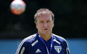 Cuca pede calma após doping de Carneiro: 'A gente não pode fazer julgamento'